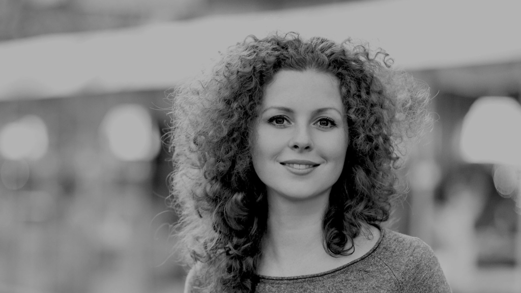 Portrait d’une professionnelle souriante